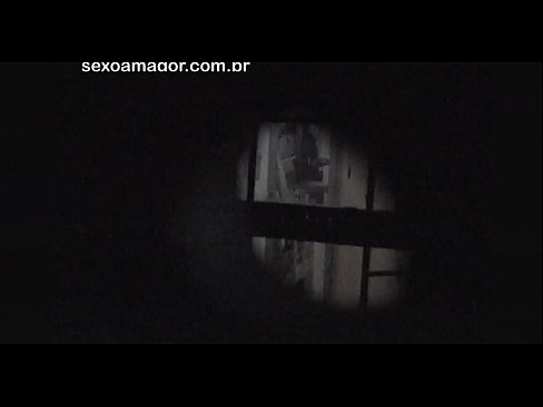 ❤️ Блонди ба таври махфӣ аз ҷониби як сайёҳи ҳамсоя, ки паси хиштҳои холӣ пинҳон шудааст, сабт мешавад ️❌ Порно босифат дар мо