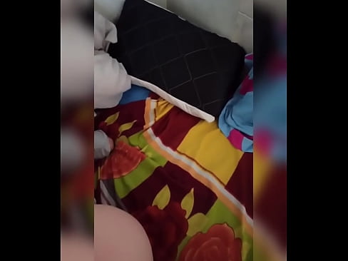 ❤️ Ҳамҳуҷраи ман дар хона танҳо мемонад, зеро шавҳараш ба рухсатӣ меравад ва ман аз фурсат истифода бурда, ӯро сиҳат мекунам ва харашро аз шир пур мекунам ️❌ Порно босифат дар мо